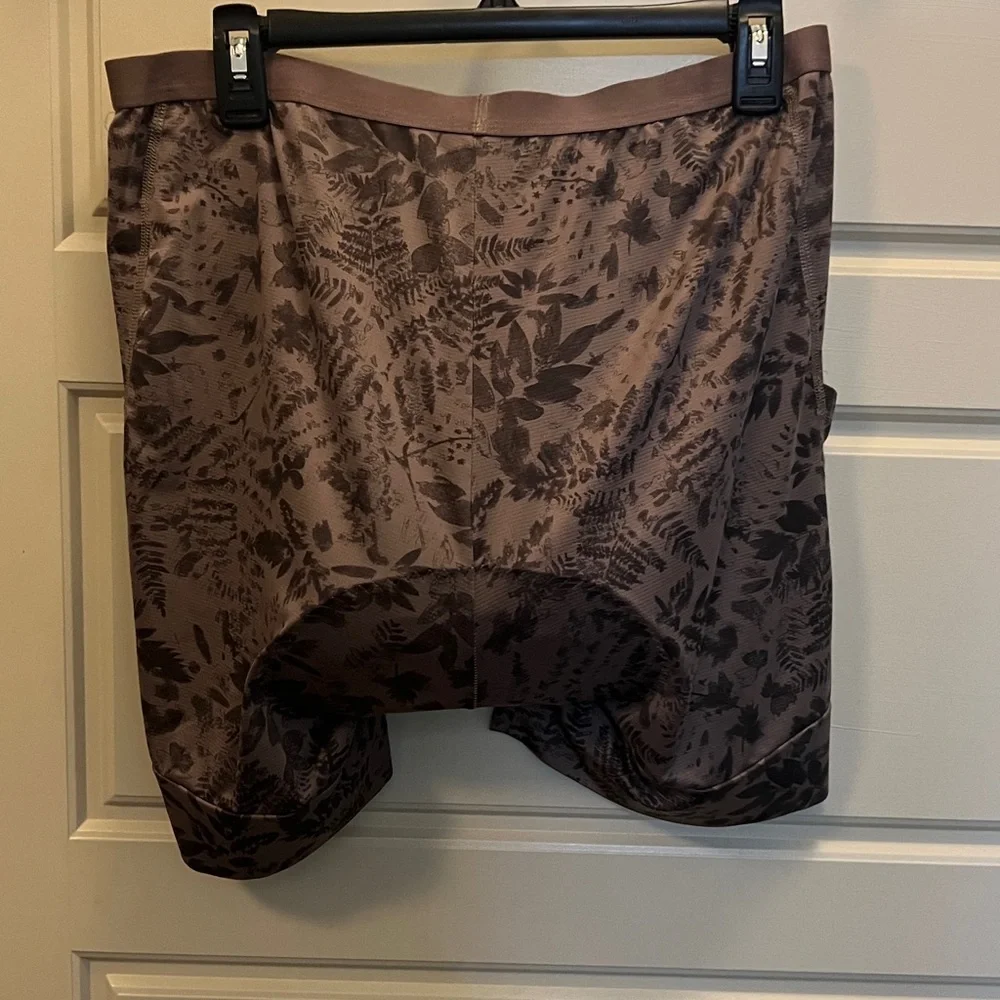 Size XL REI Cycling Shorts Adult Large Beige Floral Liner Padded Spandex